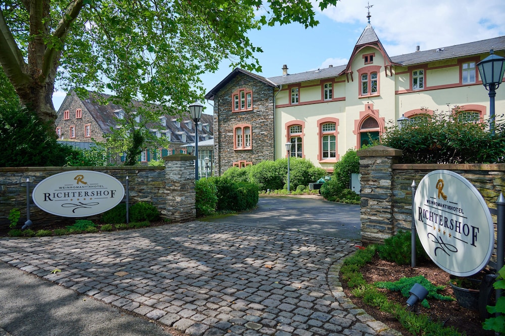 Weinromantikhotel Richtershof in Muelheim, Germany
