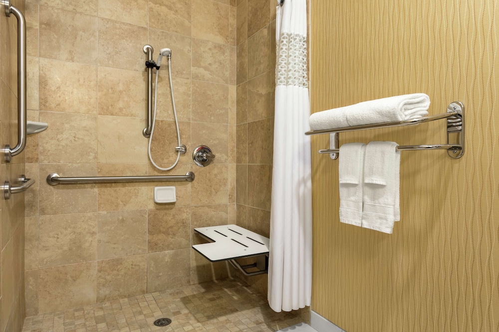 Hampton Inn Akron Fairlawn - photo 22