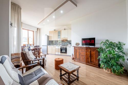 Homiday Pisa Elegant Apartment 3 camere 2 bagni — 4-Star Luxury Hotel in Pisa, Italy