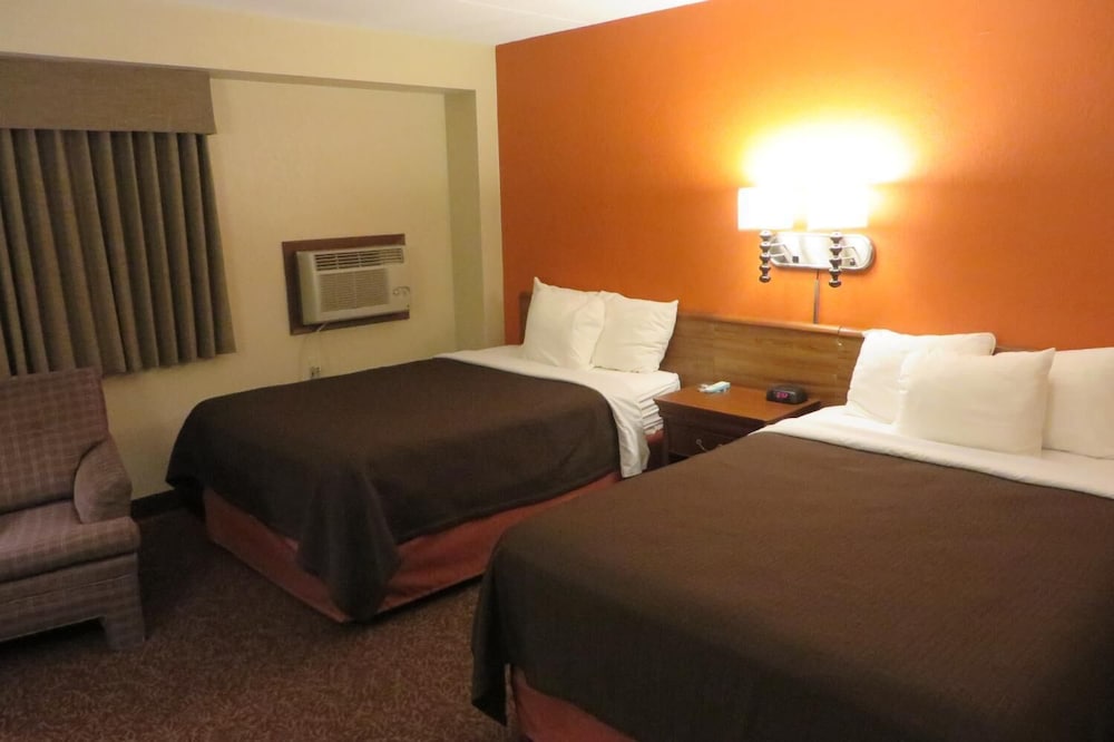 AmericInn by Wyndham Forest Lake - photo 9