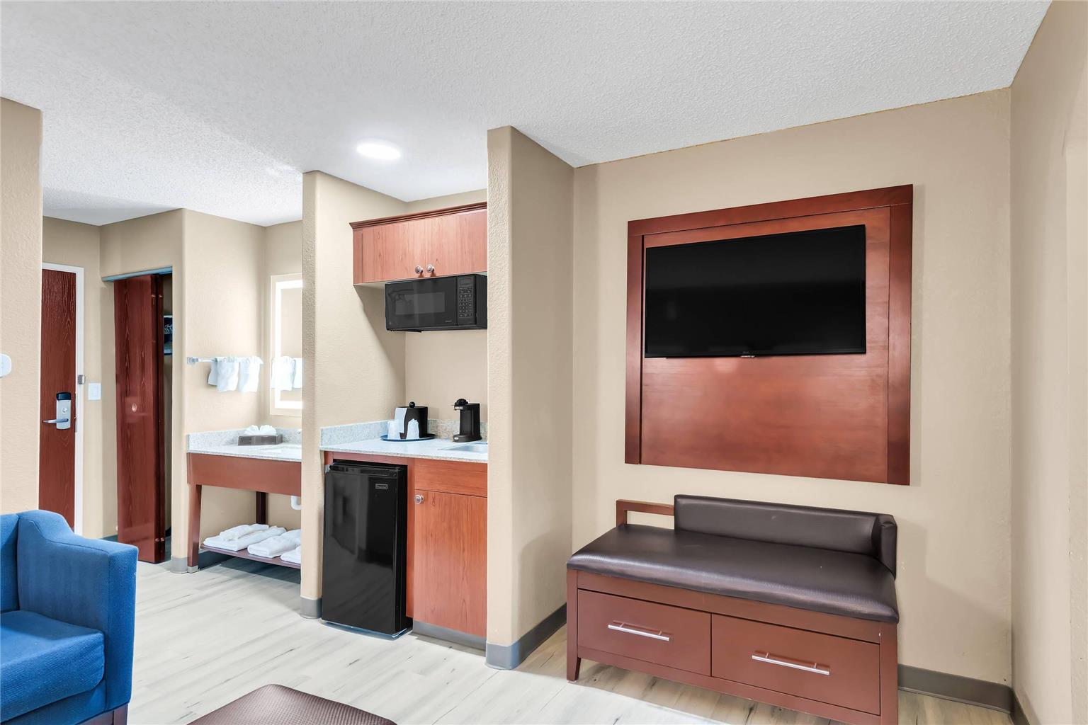 Comfort Suites Lakewood Denver - photo 57
