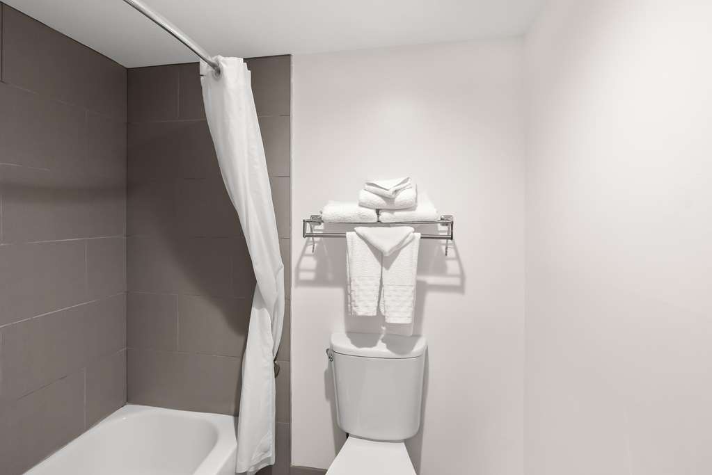 Best Western Luxbury Inn Fort Wayne - photo 43