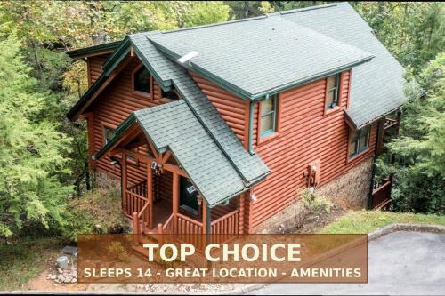 5BR Log Cabin Game Room Hot Tub Swimming pool — 4-Star Luxury Hotel in Gatlinburg, United States