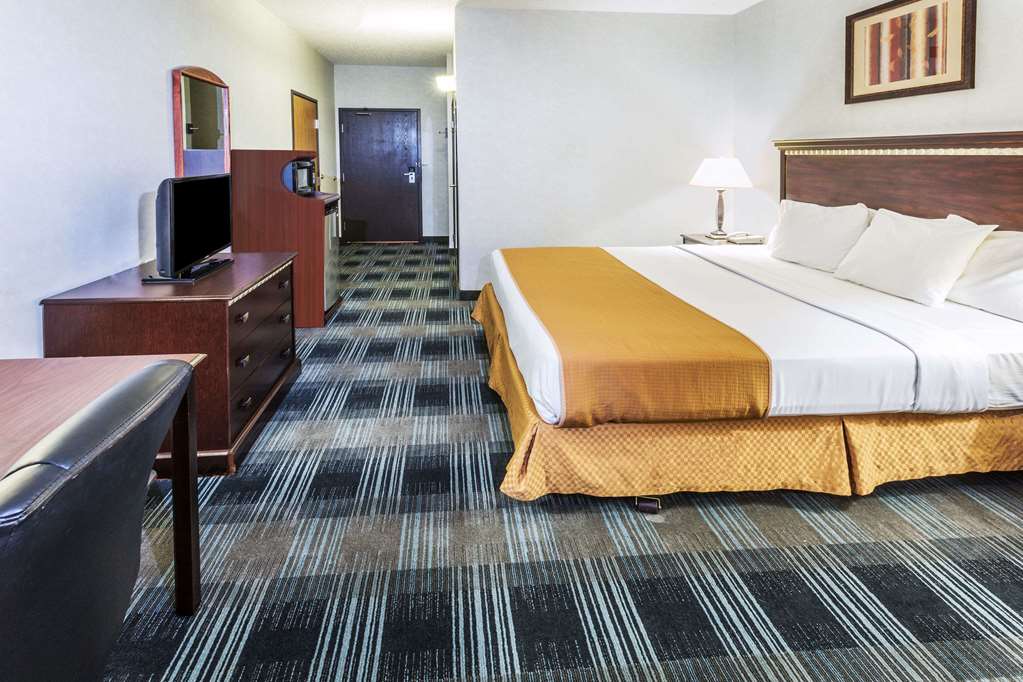 Days Inn & Suites by Wyndham Vancouver - photo 7
