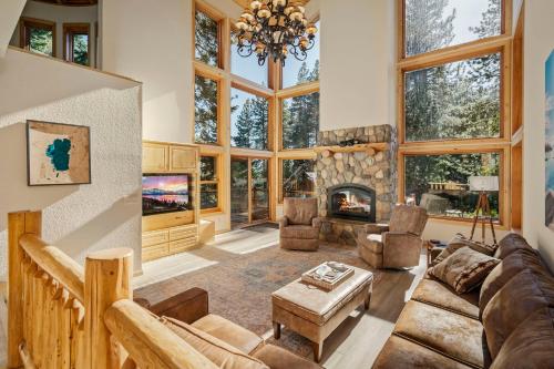 Do not miss your chance to vacation at this five bedroom 5 bath mountain home