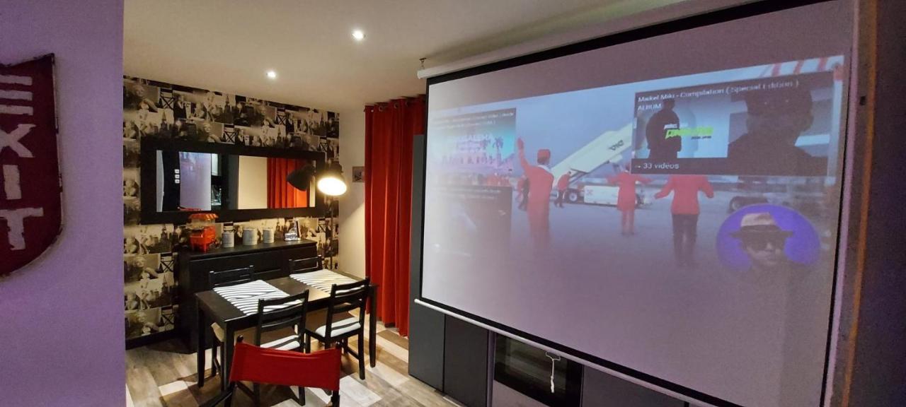 Vue sur les toits 35m2 hyper centre Honfleur — 4-Star Luxury Hotel in Honfleur, France