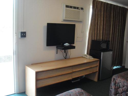 California Motel - photo 13