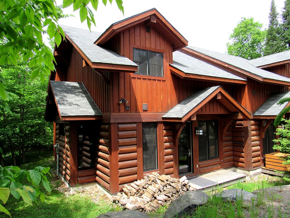 Fraternité sur Lac by Location ADP in Mont-Tremblant, Canada