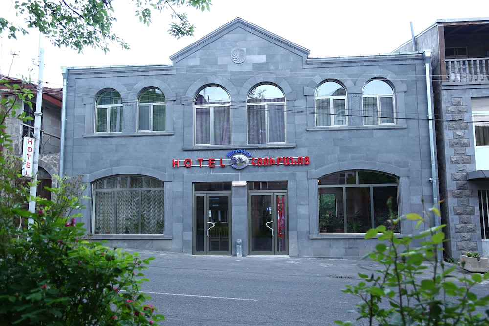 Mthnadzor - carbon neutral hotel in Goris