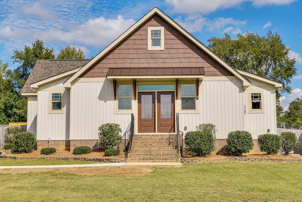 Lakeside Farm Sanctuary 30 Acre Benson Retreat — hotel in Benson