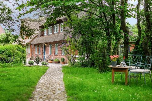 Gabrielswarft - carbon neutral hotel in Unknown City