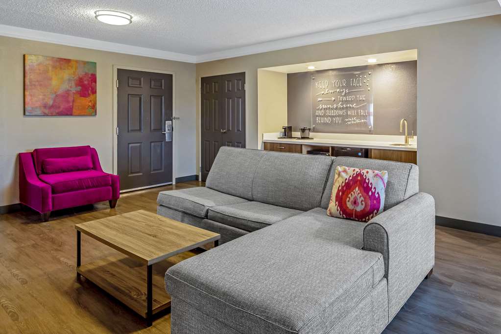 La Quinta Inn & Suites by Wyndham San Francisco Airport N - photo 24