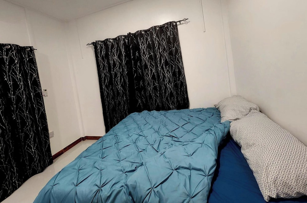 5 Bed Villa Sleeps 10 with Jacuzzi — Georgetown — photo 2