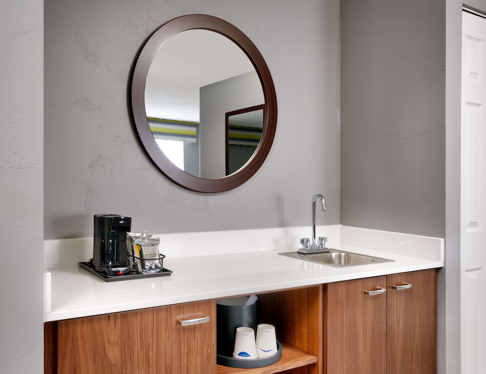 Hampton Inn & Suites Salt Lake City Airport - photo 27