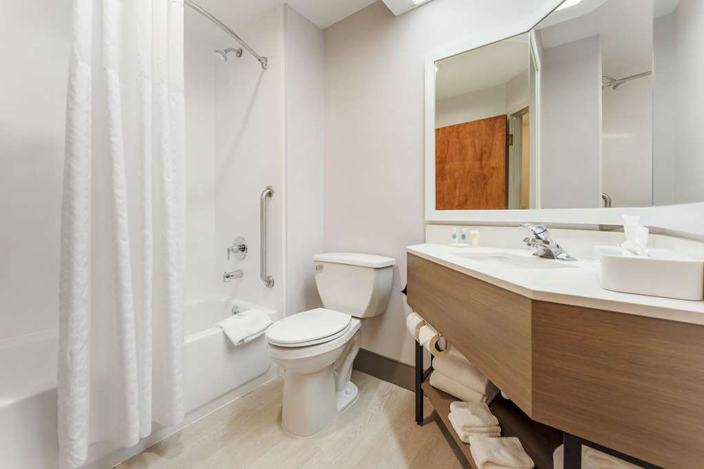 Comfort Inn & Suites LaVale Cumberland - photo 11