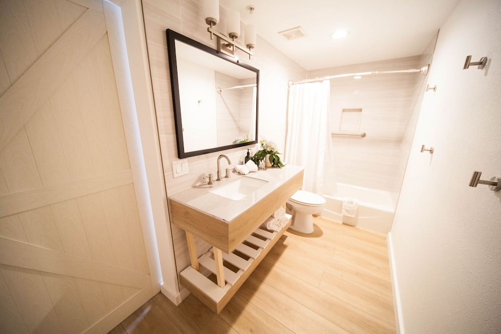 The Surfbreak Hotel - photo 20