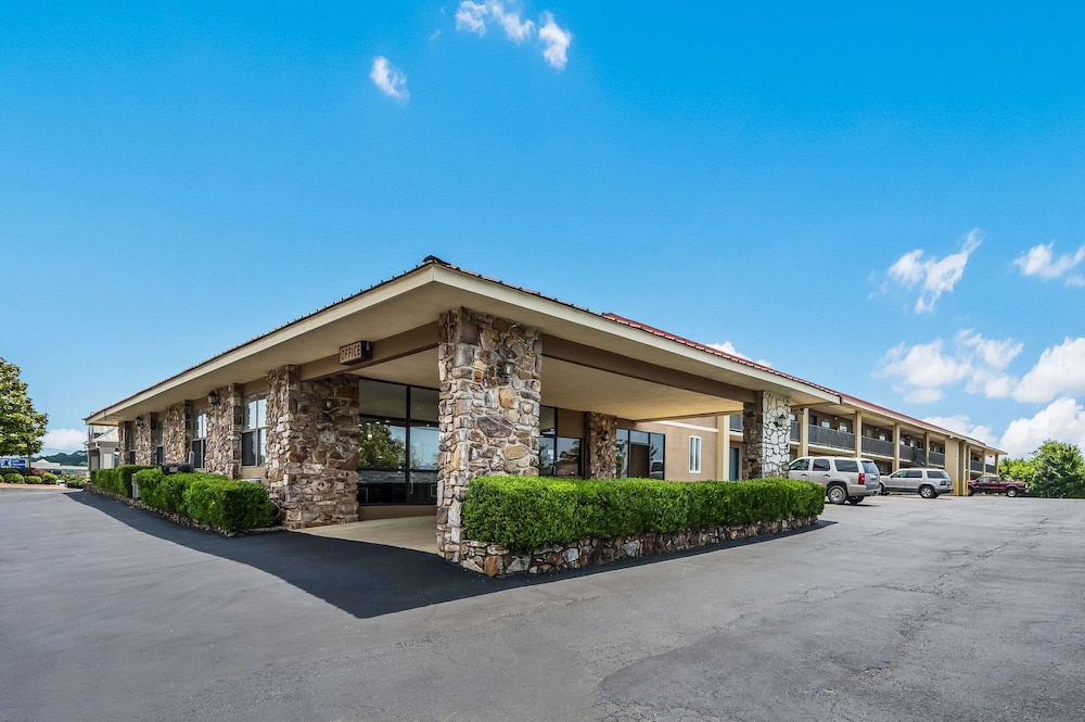 Quality Inn & Suites Hot Springs Lake Hamilton in Hot Springs, United States