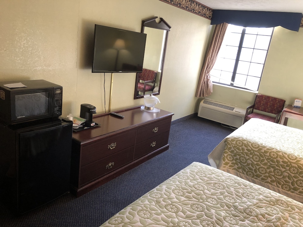 Days Inn & Suites by Wyndham Youngstown Girard Ohio - photo 8