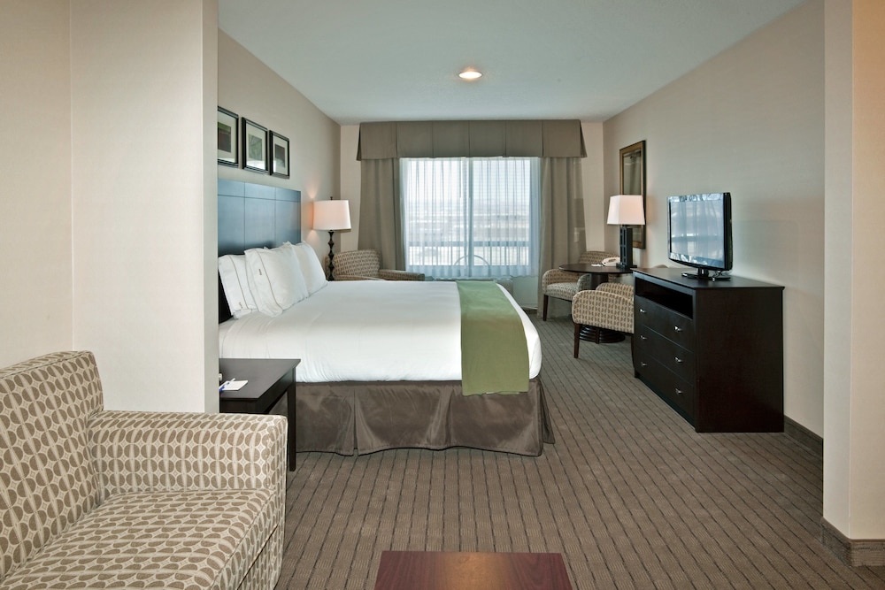 Holiday Inn Express Hotel & Suites Grants Milan — Grants — photo 3