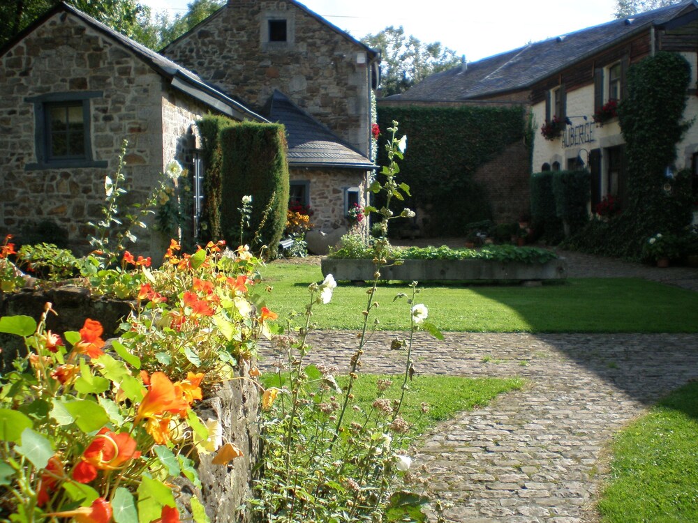 Auberge du Val dAisne - carbon neutral hotel in Erezee