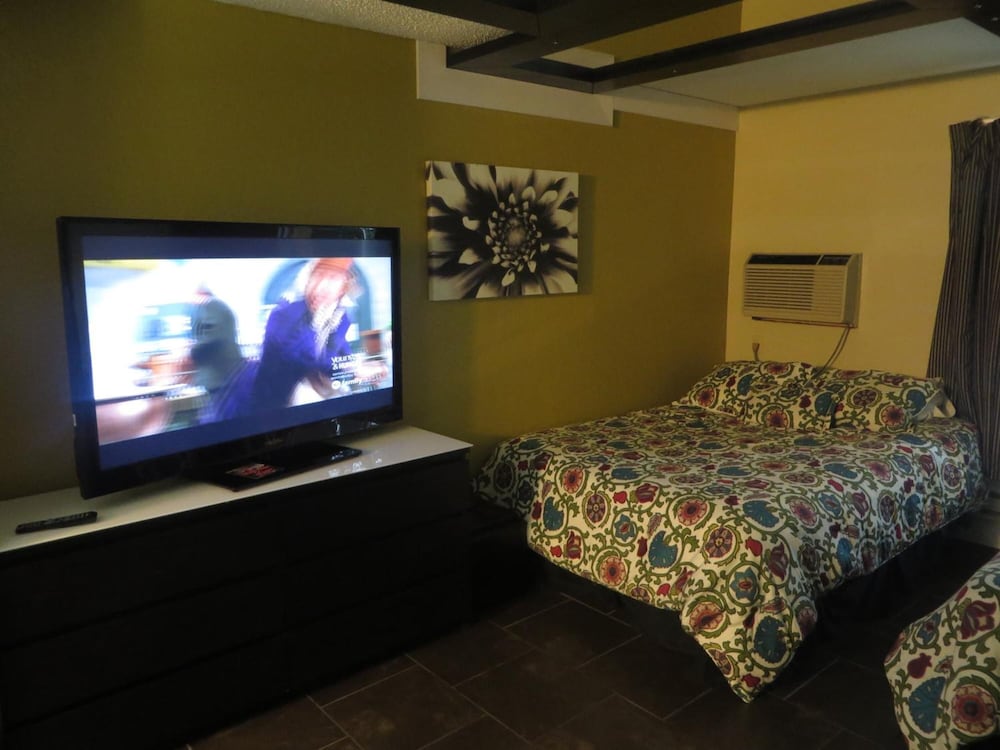 Riverside Suites - photo 30