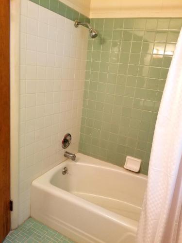 Belaire Motel - photo 4