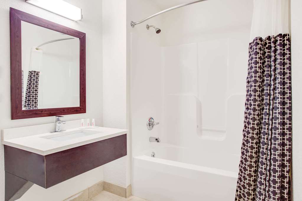 Super 8 by Wyndham Dalton - photo 14
