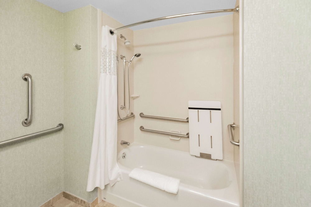 Hampton Inn Pittsburgh Bridgeville - photo 43