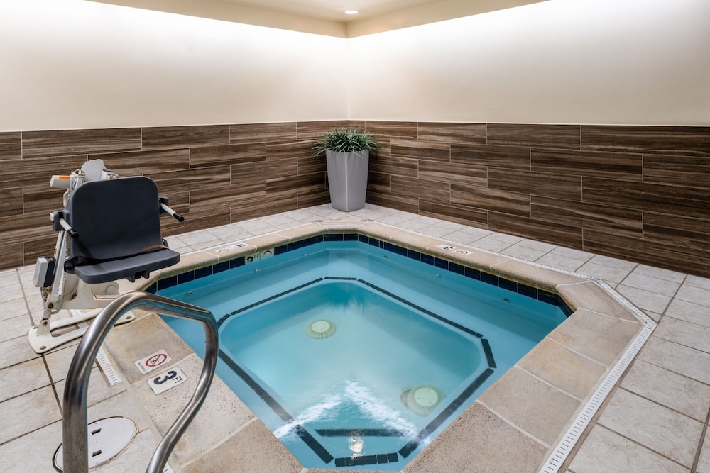 Fairfield Inn and Suites by Marriott Denver Aurora Medical Center - photo 32
