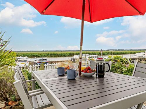 3 Bed in Reedham 47835 - last minute hotel in Norwich