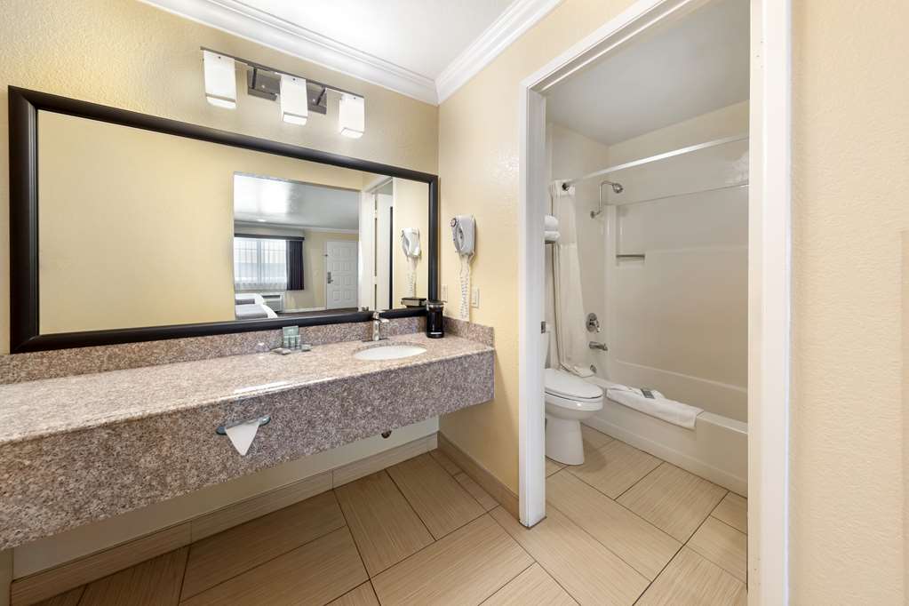 Best Western Hanford Inn - photo 32