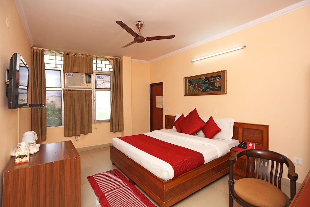 Hotel Redbury By OYO Rooms — hotel in Ghaziabad