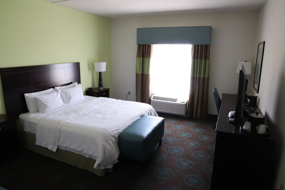 Hampton Inn Fayetteville - photo 13