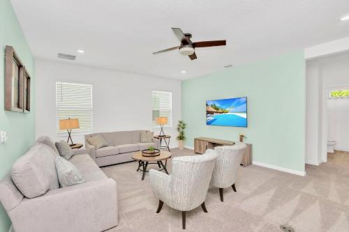 Upstay 9BR Disney Retreat w Pool BBQ & Hot Tub - photo 12
