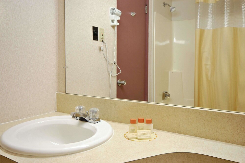 Days Inn by Wyndham Washington Pennsylvania - photo 6