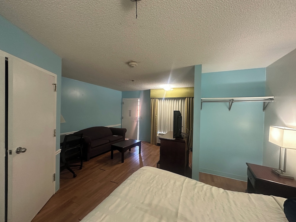 Guest Cottage And Suites - photo 16