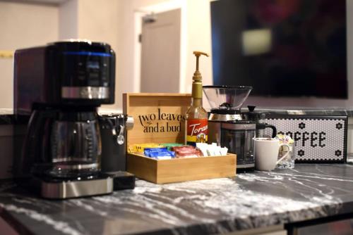 HostWise Stays 2 King Beds Free Street Parking North Side Gem in Pittsburgh, United States