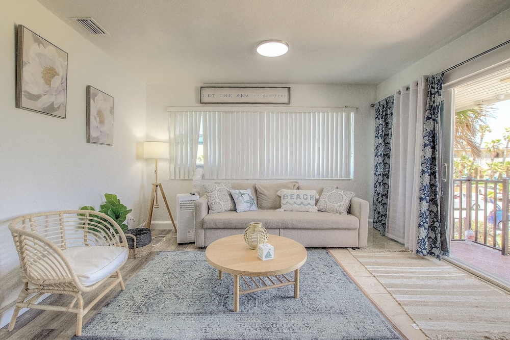 Daytona Shores Inn & Suites - photo 20