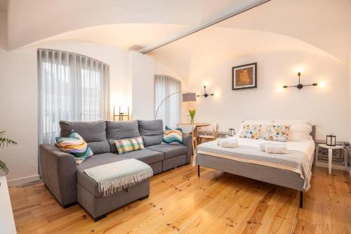 Lisbon s Gem: Moorish Arch Studio Near River Acces — 4-Star Luxury Hotel in Lisbon, Portugal