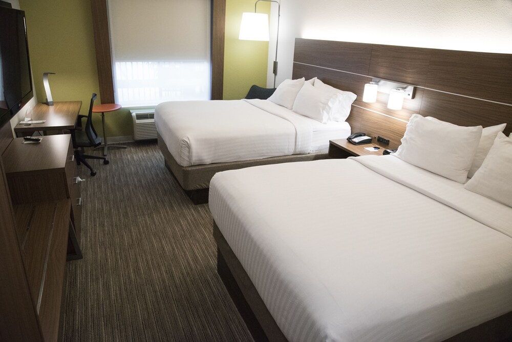 Holiday Inn Express & Suites Alexandria by IHG - photo 11