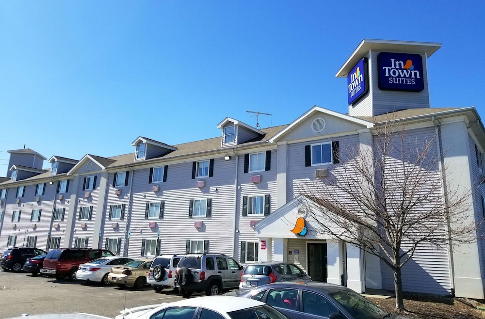 InTown Suites Extended Stay Indianapolis IN College Park Michigan Road - photo 25