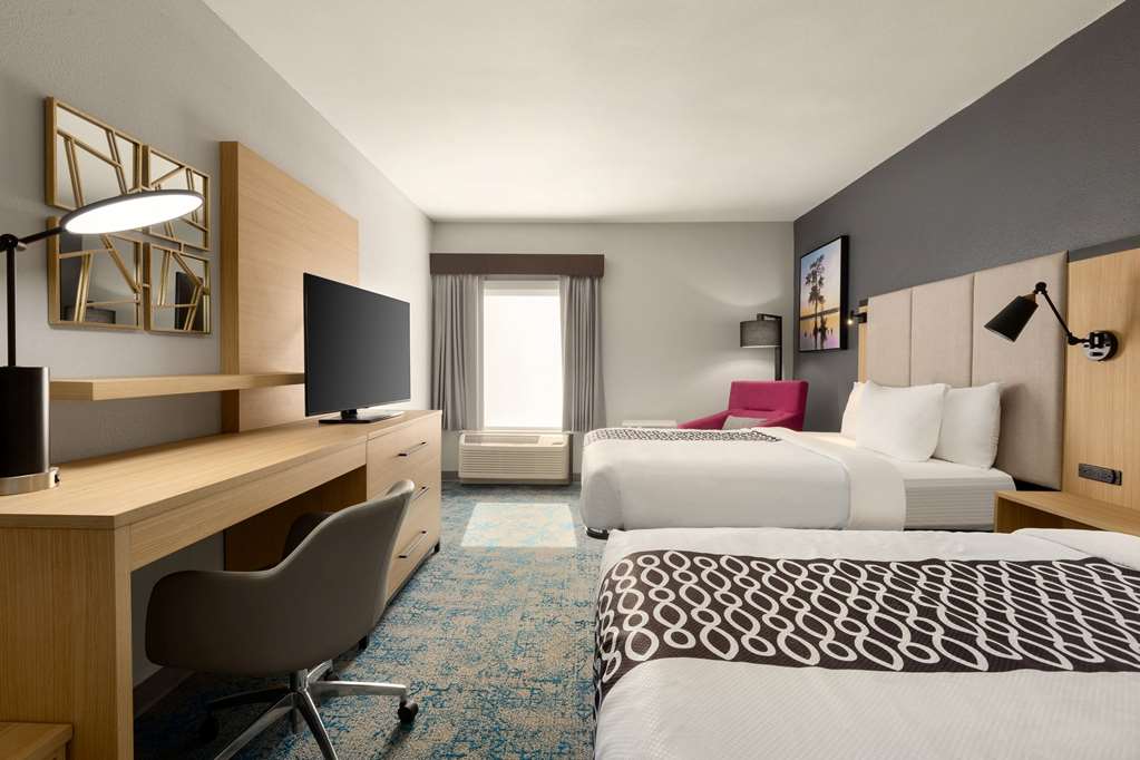 La Quinta Inn & Suites by Wyndham Selma Smithfield I 95 - photo 16
