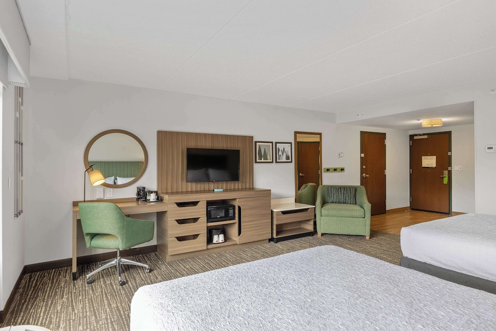 Hampton Inn & Suites Lake George - photo 39