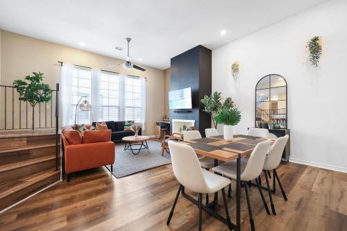 Townhome Modern Boho Heights King bed — 4-Star Luxury Hotel in Houston, United States