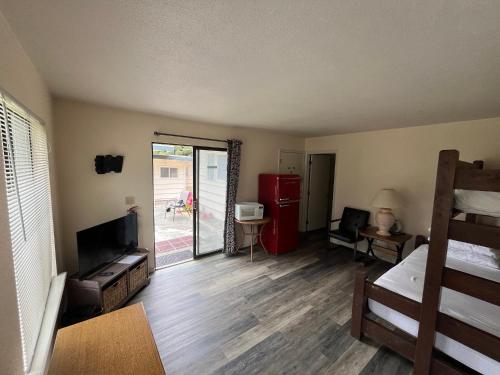 Redwood Meadows RV Resort and Cabins - photo 28