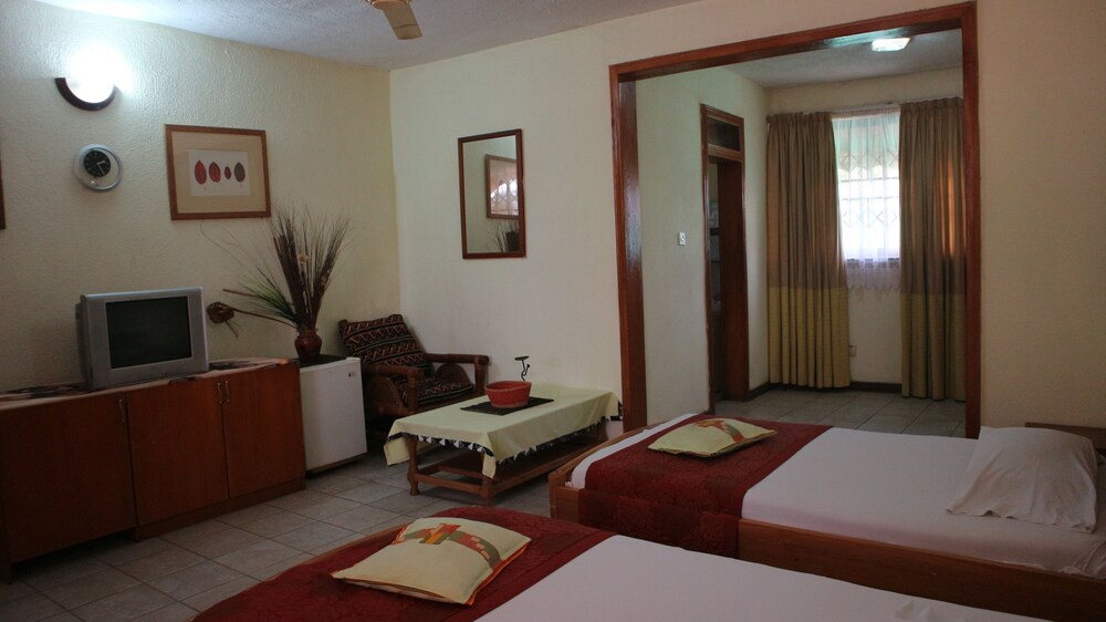 De Mod Hotel — Kasoa — photo 4