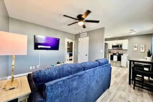 Sleek remodeled Design 2 Bed Trenton OH Apartment — 4-Star Luxury Hotel in Trenton, United States