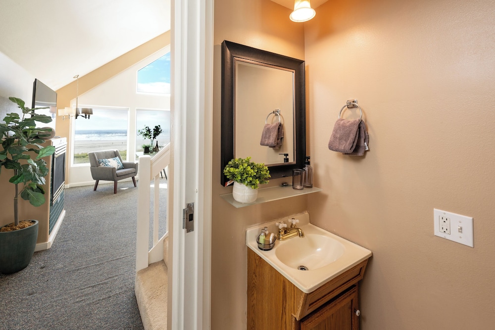 Seaside Oceanfront Inn - photo 57