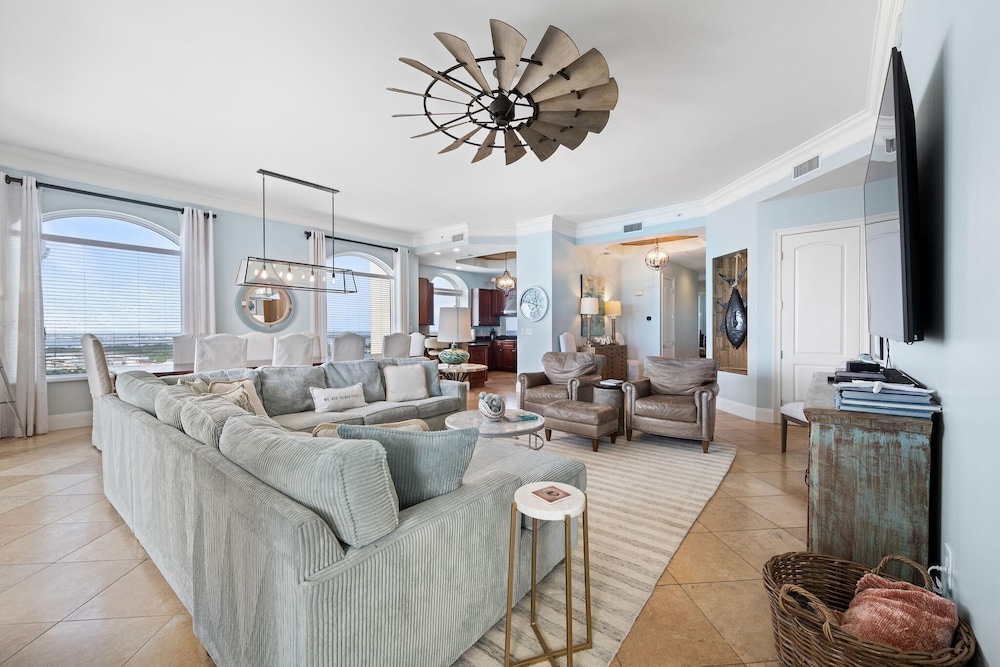Indigo East 2104 Penthouse — 4-Star Luxury Hotel in Pensacola, United States