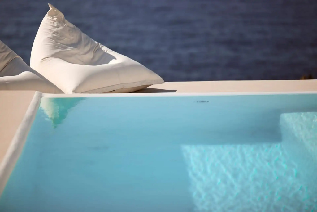 Infinity Villa milos — 4-Star Luxury Hotel in Milos, Greece